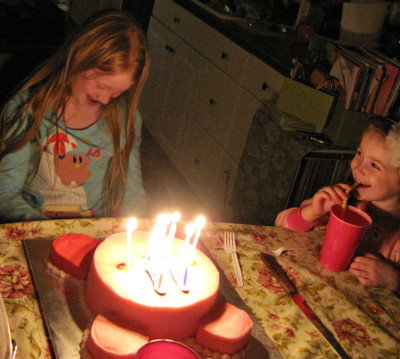 Happy-cake-sisters-400x359
